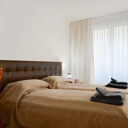 Lorez 2d Apartment