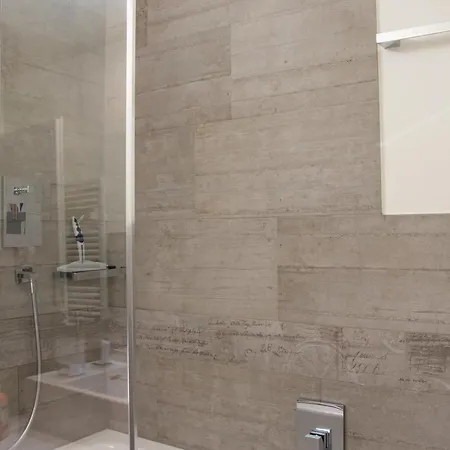 Lorez 2d Apartment