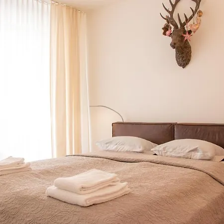 Lorez 2d Apartment *