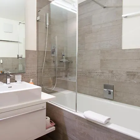 Lorez 2d Apartment *